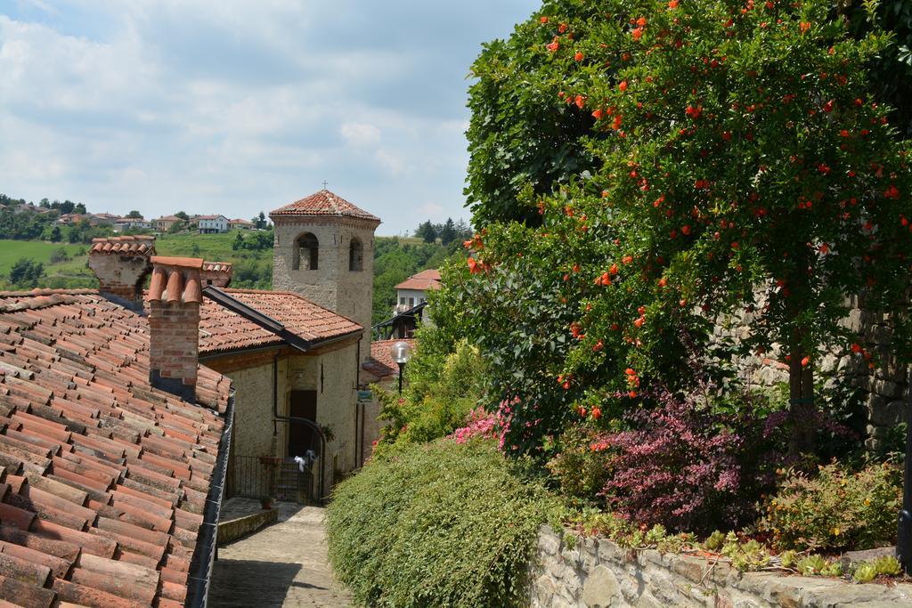 Dimora Storico Romantica Il Sole E La Luna Cerretto Langhe Exterior foto