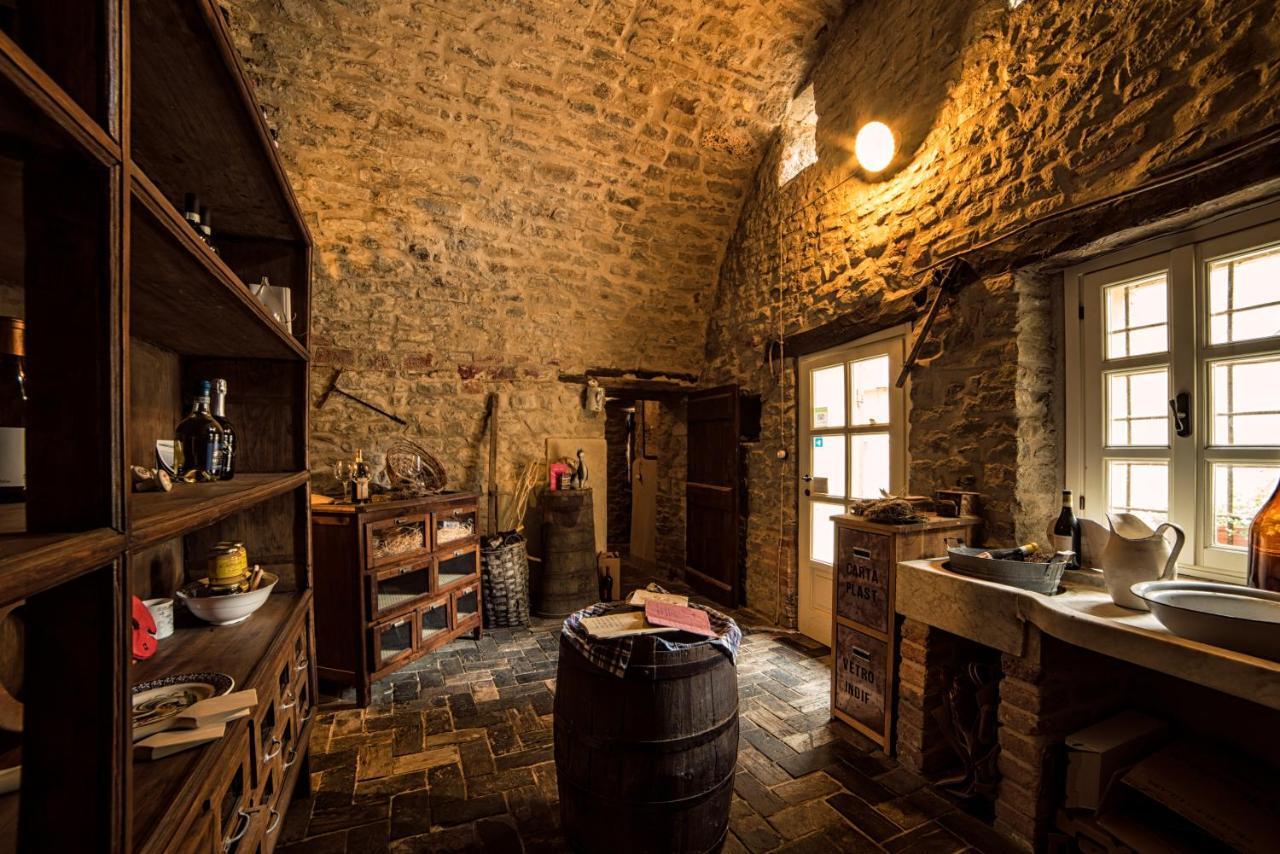 Dimora Storico Romantica Il Sole E La Luna Cerretto Langhe Exterior foto